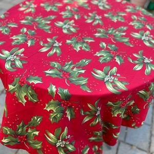 Christmas Mistletoe Print Red And Green Holly Berry Holiday Square Tablecloth